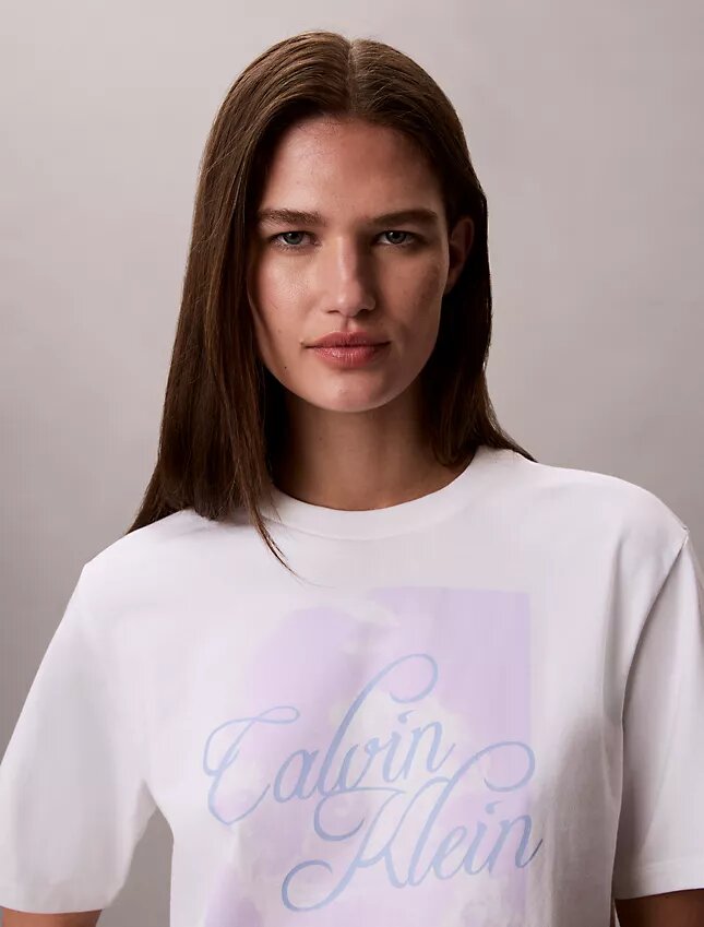 Boxig T-shirt med blekt logotyptryck Boxig T-shirt med blekt logotyptryck