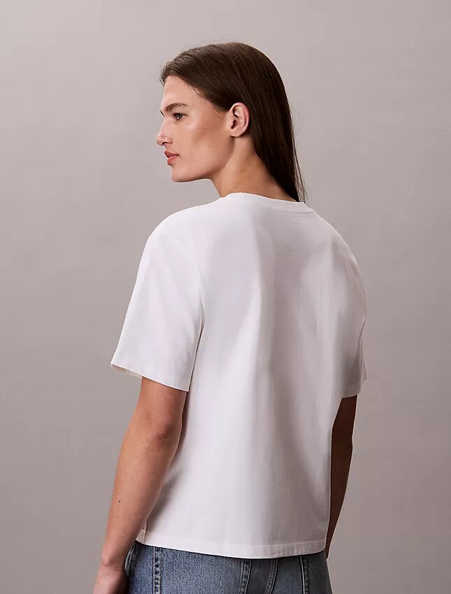 Boxig T-shirt med blekt logotyptryck Boxig T-shirt med blekt logotyptryck