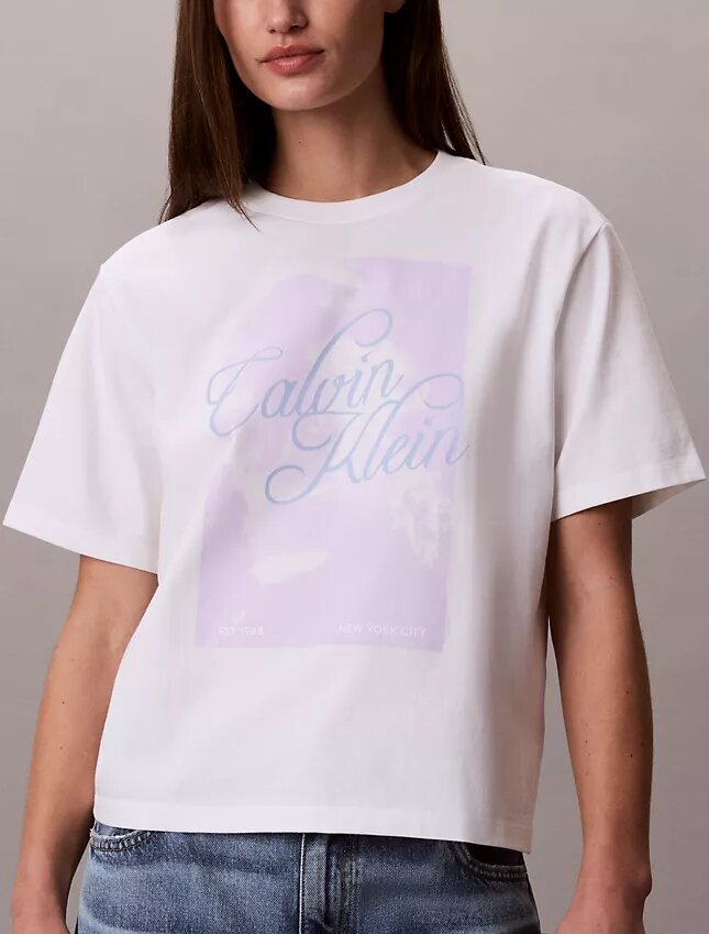 Boxig T-shirt med blekt logotyptryck Boxig T-shirt med blekt logotyptryck