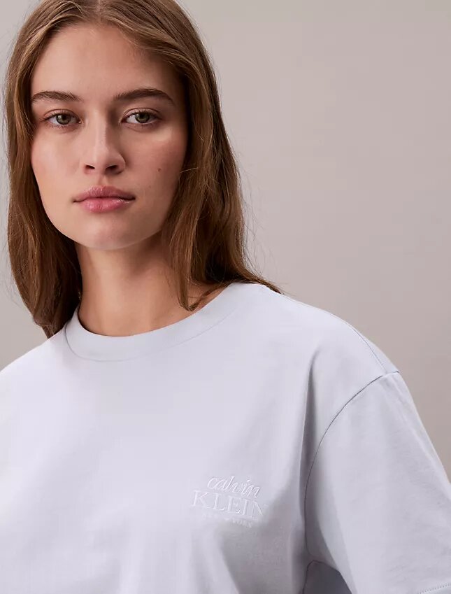 Boxig T-shirt med broderad logotyp Boxig T-shirt med broderad logotyp