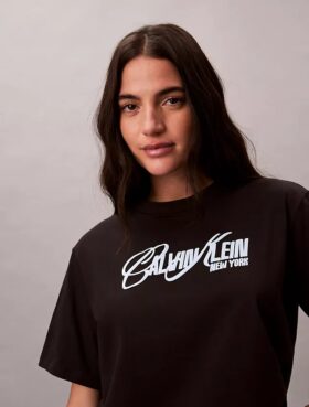 Boxig T-shirt med upphöjt logotryck
