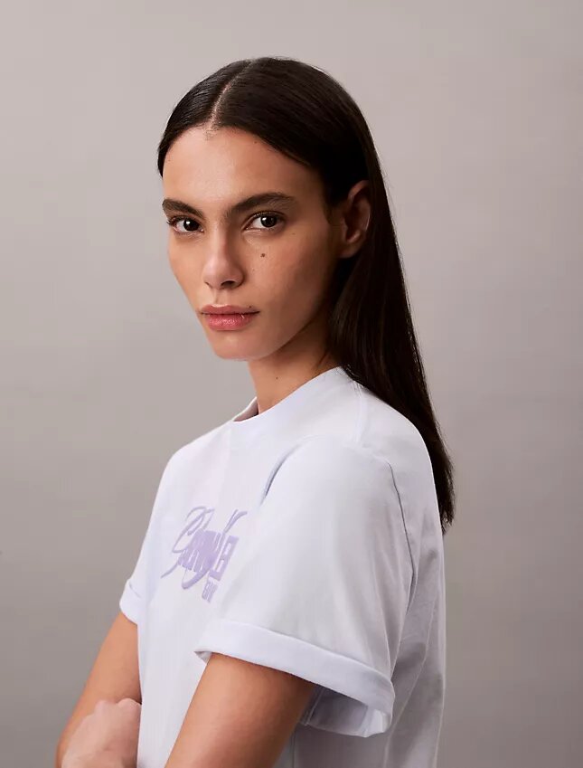 Boxig T-shirt med upphöjt logotryck Boxig T-shirt med upphöjt logotryck