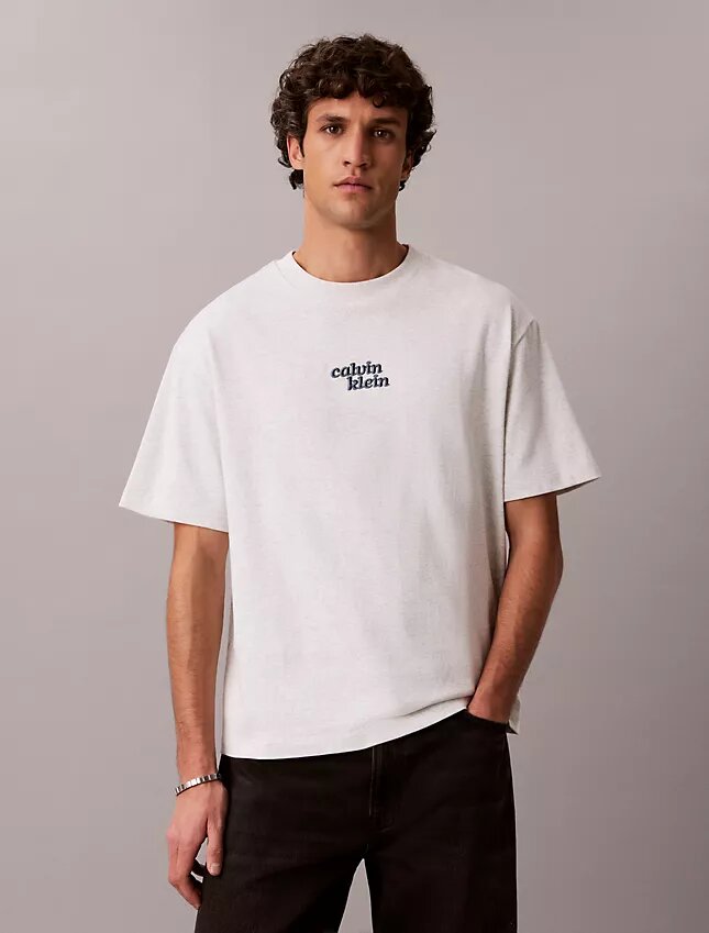 Broderad T-shirt med 1989-logotyp i avslappnad passform Broderad T-shirt med 1989-logotyp i avslappnad passform