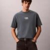 Broderad T-shirt med 1989-logotyp i avslappnad passform Broderad T-shirt med 1989-logotyp i avslappnad passform