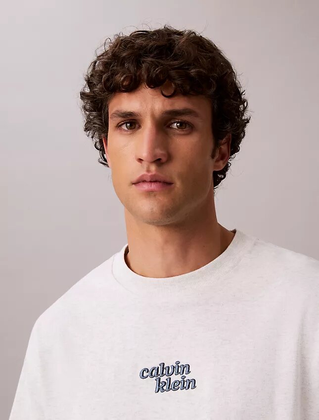 Broderad T-shirt med 1989-logotyp i avslappnad passform Broderad T-shirt med 1989-logotyp i avslappnad passform