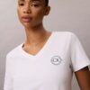 Broderad T-shirt med Ck-vapen och V-ringning Broderad T-shirt med Ck-vapen och V-ringning
