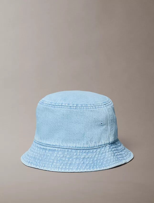 Bucket hat i tvättad denim med broderat logo Bucket hat i tvättad denim med broderat logo