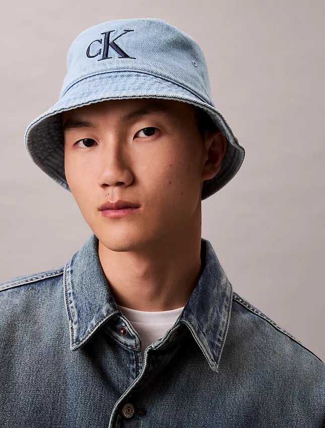 Bucket hat i tvättad denim med broderat logo Bucket hat i tvättad denim med broderat logo