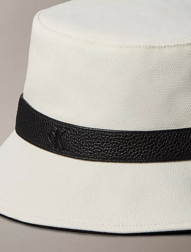 Buckethat i canvas Buckethat i canvas
