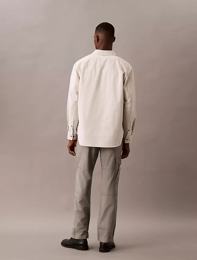 Cargo-byxor i lyocellblandning med raka ben och tvättad look Cargo-byxor i lyocellblandning med raka ben och tvättad look