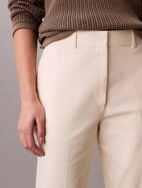 Chinobyxor i Cotton Stretch med rak passform