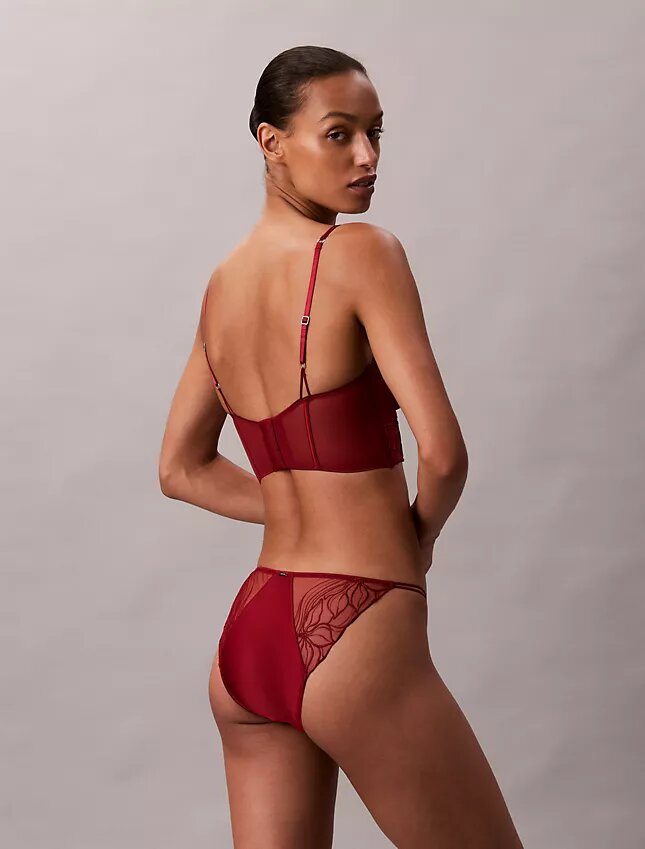 CK Black bikini med blommig spets CK Black bikini med blommig spets