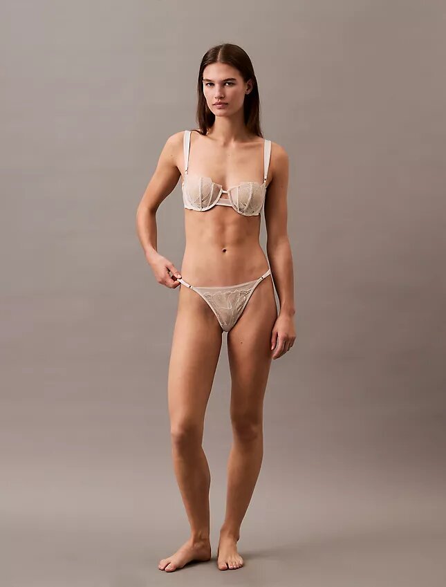 CK Black blommig spets, Unlined balconette-bh CK Black blommig spets, Unlined balconette-bh