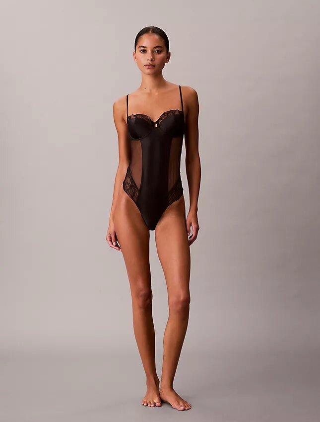 CK Black bodysuit i blommig spets CK Black bodysuit i blommig spets