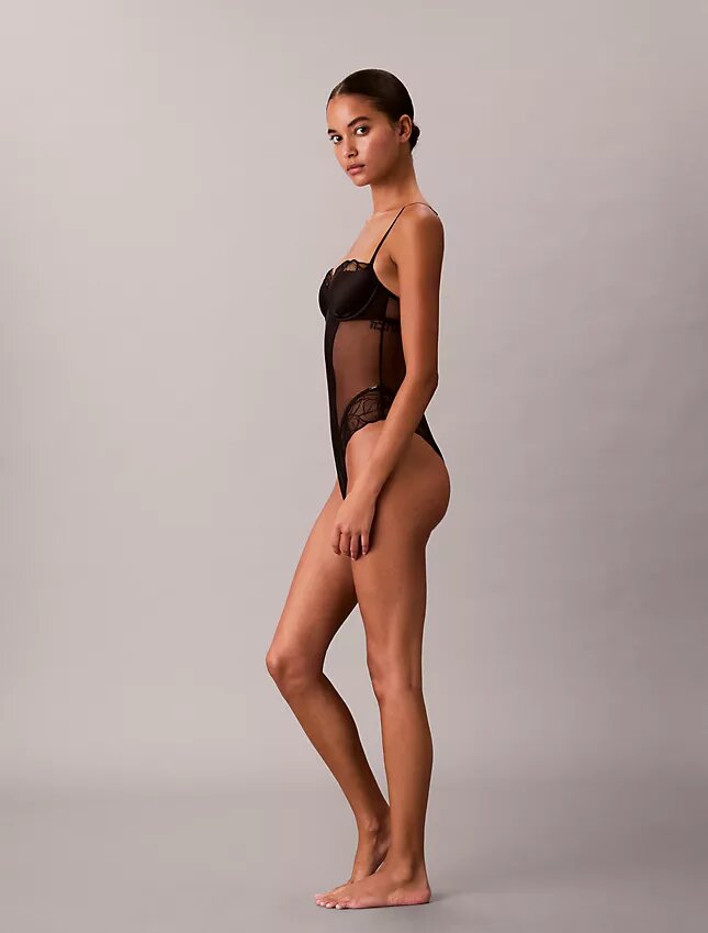 CK Black bodysuit i blommig spets CK Black bodysuit i blommig spets