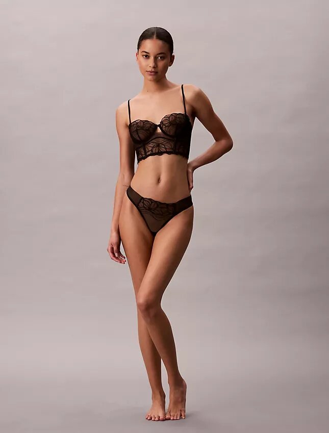 CK Black Thong med blommig spets CK Black Thong med blommig spets