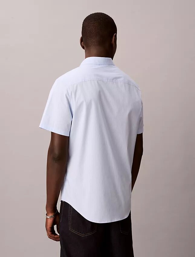 Cotton Stretch-skjorta med smala ränder och knappar Cotton Stretch-skjorta med smala ränder och knappar