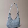 Crossbody-väska i denim med halvmåneform och logotyp
