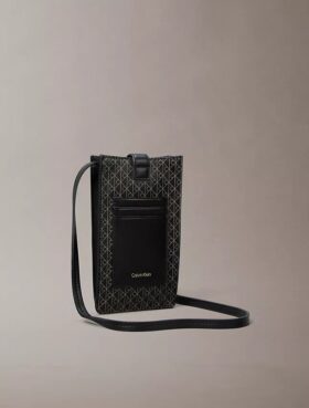 Crossbody-väska med emblem-logotyp över hela ytan Crossbody-väska med emblem-logotyp över hela ytan