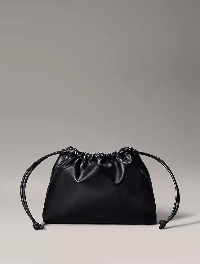 Crossbody-väska med Monogram och dragsko Crossbody-väska med Monogram och dragsko
