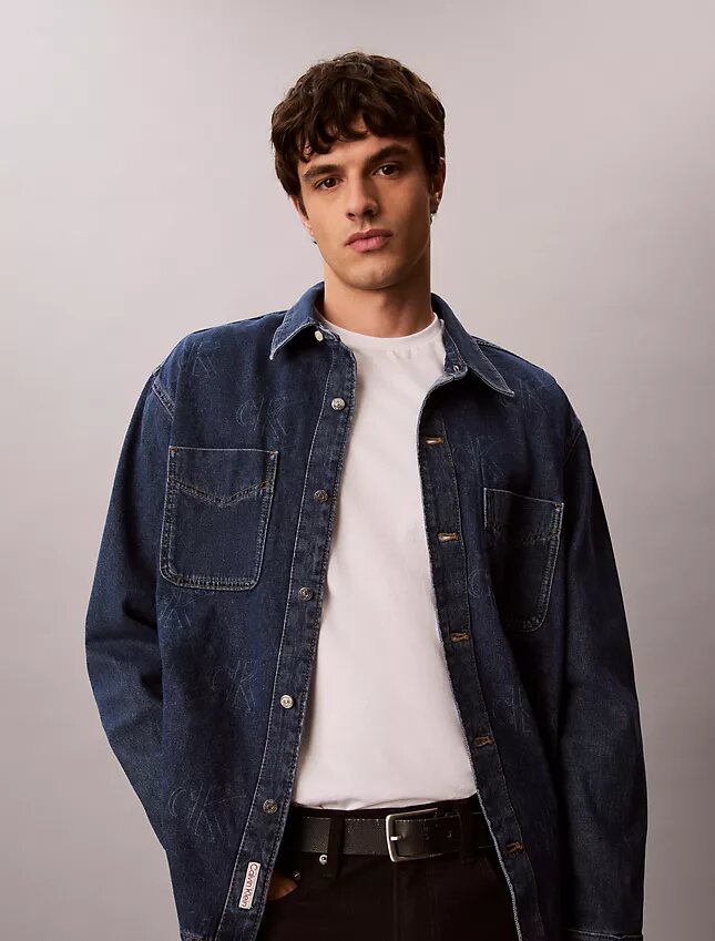 Denim Overshirt med Monogram över hela plagget i 90-talsstil Denim Overshirt med Monogram över hela plagget i 90-talsstil