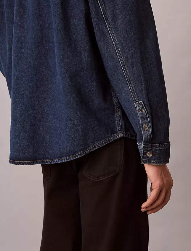 Denim Overshirt med Monogram över hela plagget i 90-talsstil Denim Overshirt med Monogram över hela plagget i 90-talsstil