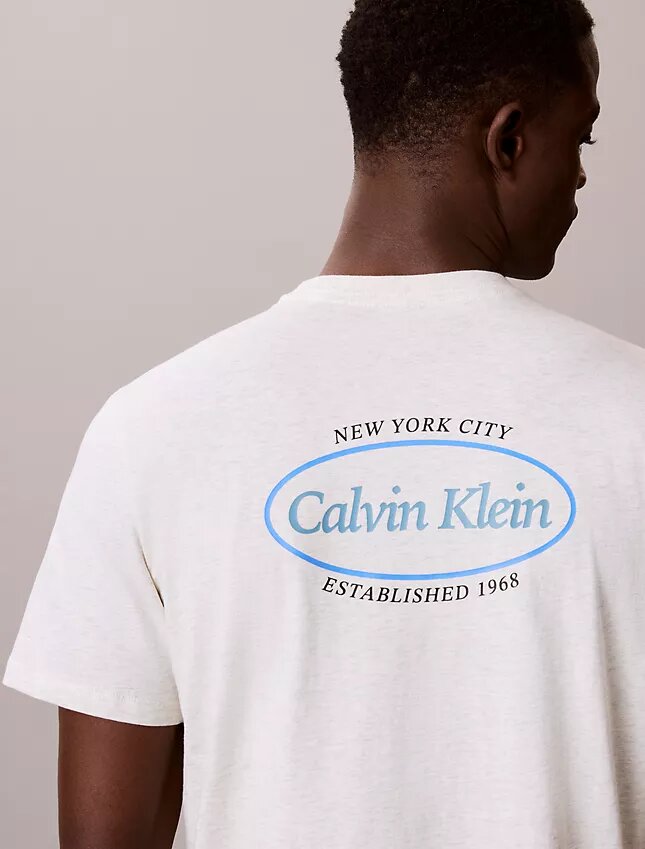 Diner Calvin Klein T-shirt med grafiskt logo Diner Calvin Klein T-shirt med grafiskt logo
