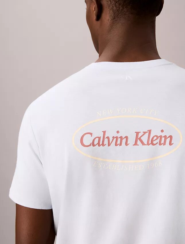 Diner Calvin Klein T-shirt med grafiskt logo Diner Calvin Klein T-shirt med grafiskt logo