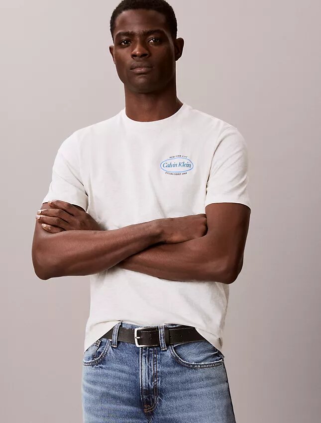 Diner Calvin Klein T-shirt med grafiskt logo Diner Calvin Klein T-shirt med grafiskt logo