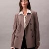 Dubbelknäppt blazer i en blandning av ull och gabardin Dubbelknäppt blazer i en blandning av ull och gabardin