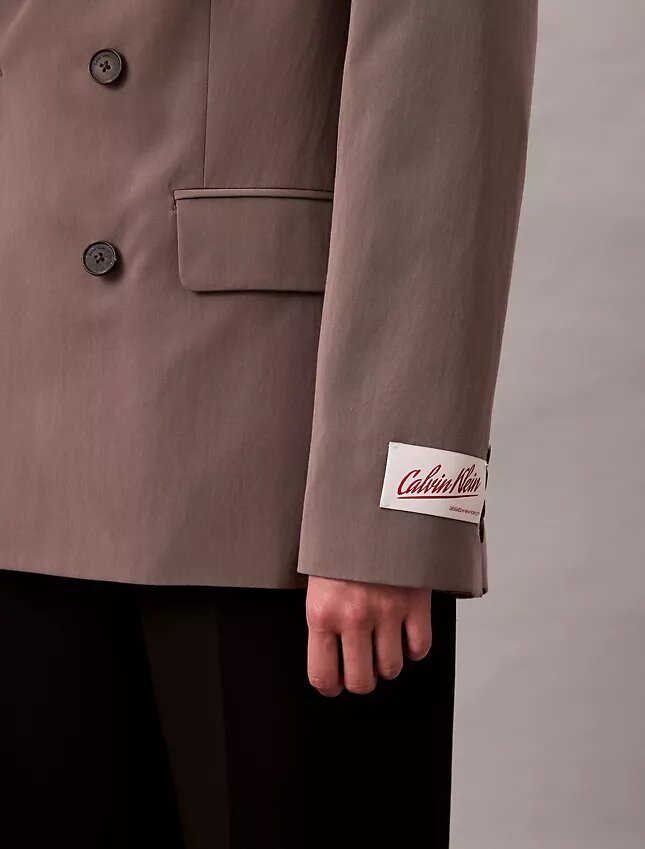 Dubbelknäppt blazer i en blandning av ull och gabardin Dubbelknäppt blazer i en blandning av ull och gabardin