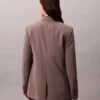 Dubbelknäppt blazer i en blandning av ull och gabardin Dubbelknäppt blazer i en blandning av ull och gabardin