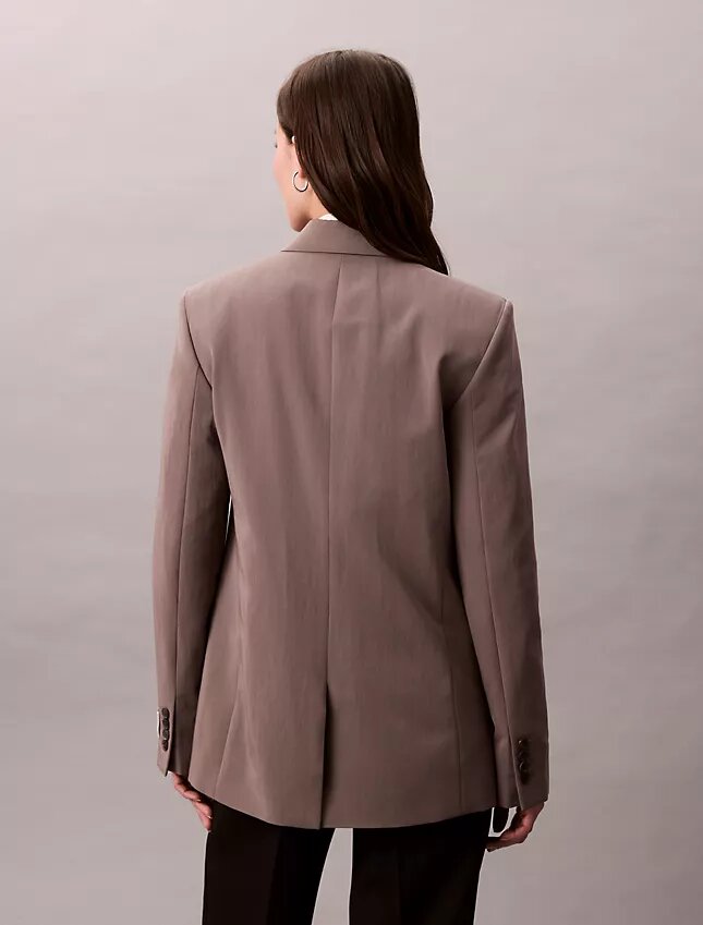 Dubbelknäppt blazer i en blandning av ull och gabardin Dubbelknäppt blazer i en blandning av ull och gabardin