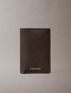 Elegant kompakt bifold-plånbok i Saffiano