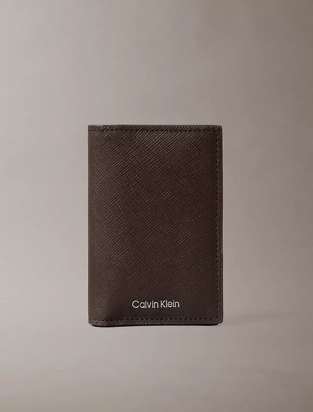 Elegant kompakt bifold-plånbok i Saffiano Elegant kompakt bifold-plånbok i Saffiano