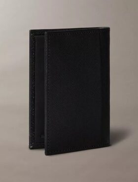 Elegant kompakt bifold-plånbok i Saffiano Elegant kompakt bifold-plånbok i Saffiano