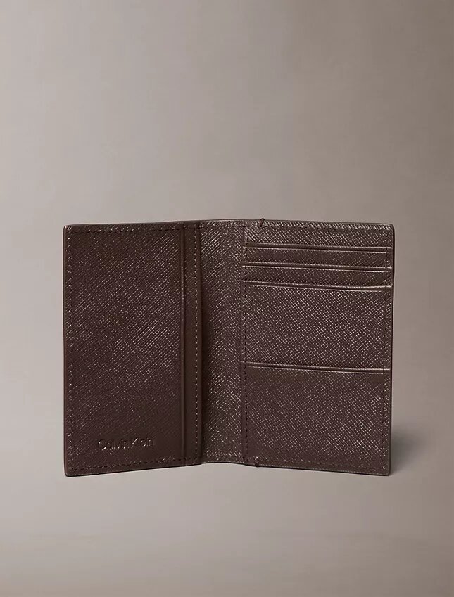 Elegant kompakt bifold-plånbok i Saffiano Elegant kompakt bifold-plånbok i Saffiano
