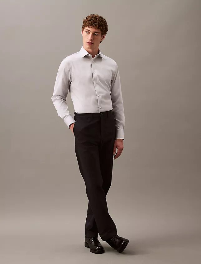 Elegant, smal stretchskjorta med knappar Elegant, smal stretchskjorta med knappar