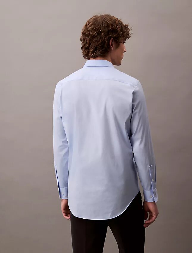 Elegant, smal stretchskjorta med knappar Elegant, smal stretchskjorta med knappar