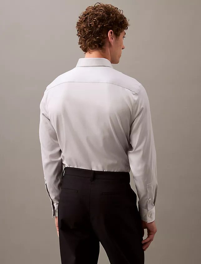 Elegant, smal stretchskjorta med knappar Elegant, smal stretchskjorta med knappar