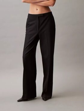 Elegant stretchbyxa med vid ben Elegant stretchbyxa med vid ben