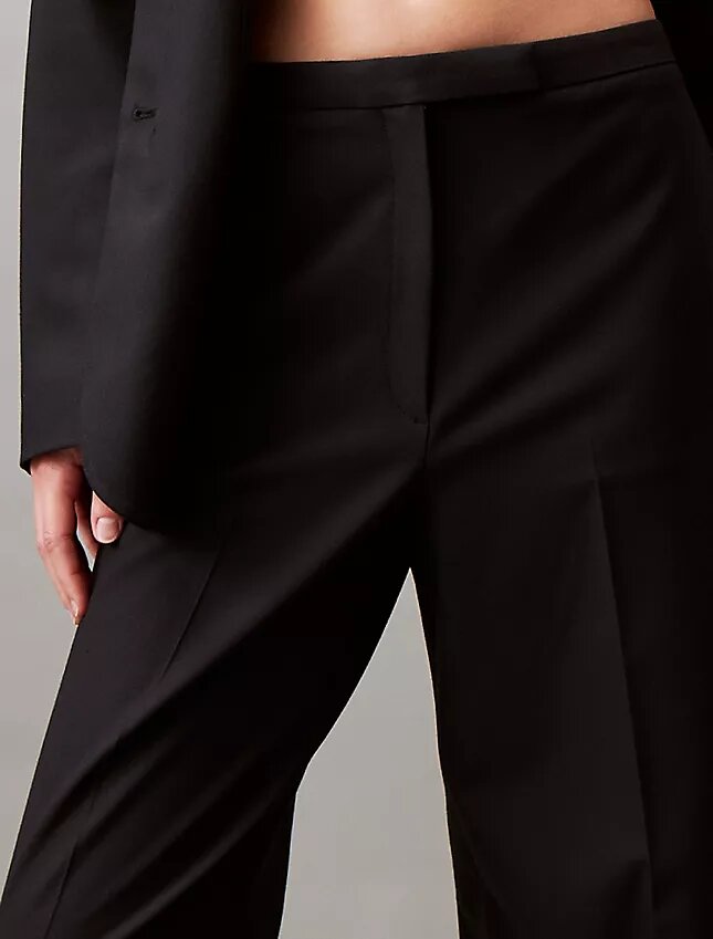 Elegant stretchbyxa med vid ben Elegant stretchbyxa med vid ben