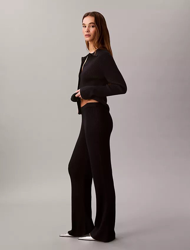 Flared-byxor i lurex- och merinoullsblandning Flared-byxor i lurex- och merinoullsblandning