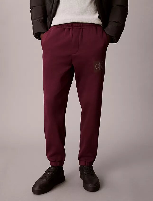 Fleece-joggingbyxor med Monogram-grafik Fleece-joggingbyxor med Monogram-grafik