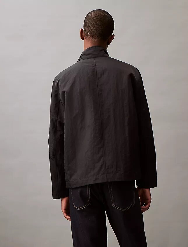 Fältjacka i skrynkligt nylon Fältjacka i skrynkligt nylon