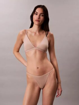 Form to Body Lätt fodrad triangel-Bralette Form to Body Lätt fodrad triangel-Bralette