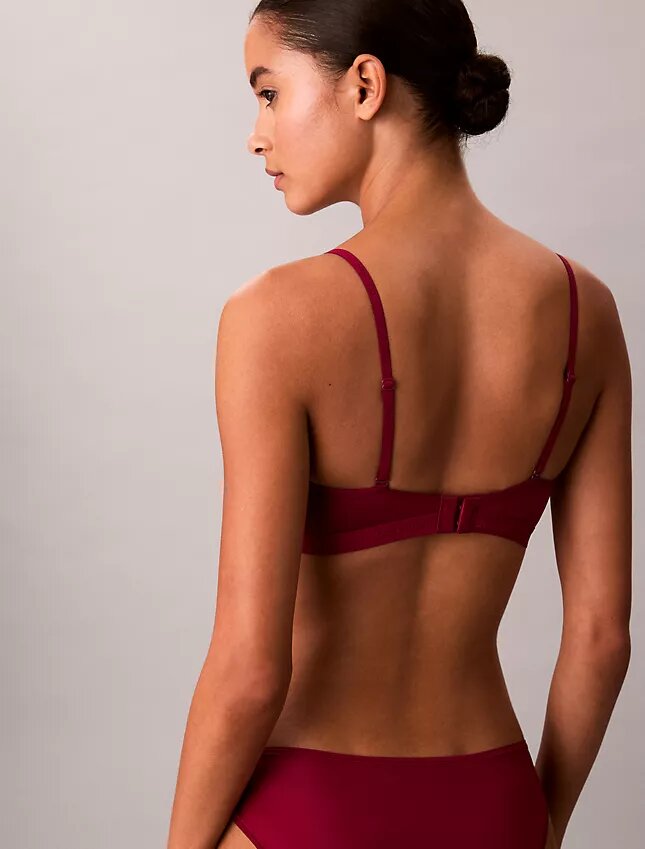Form to Body Lätt fodrad triangel-Bralette Form to Body Lätt fodrad triangel-Bralette