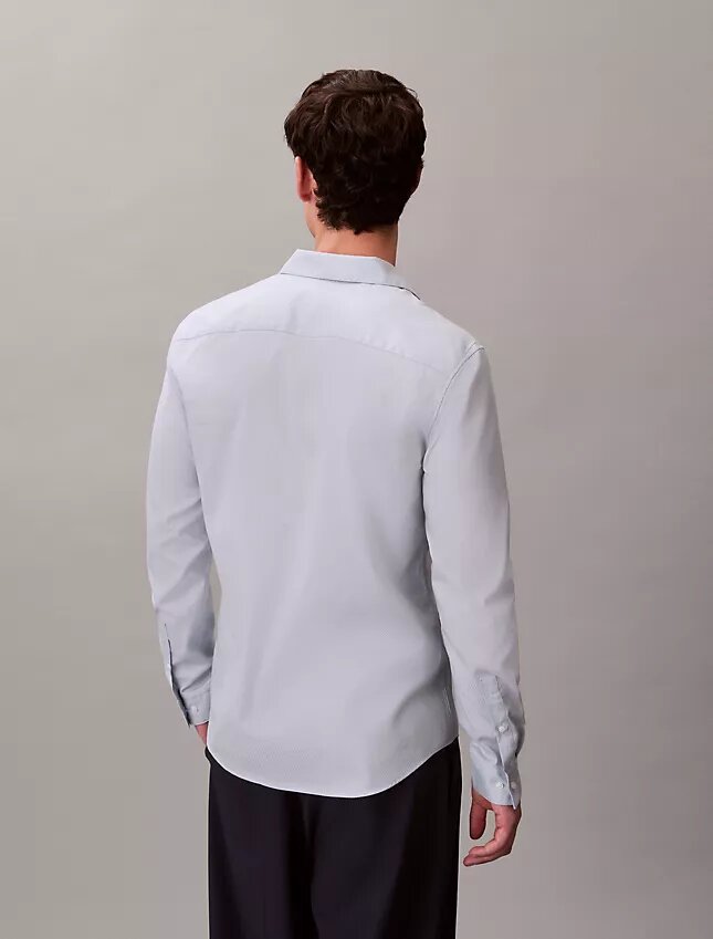 Geometrisk jacquard-skjorta med smal passform och knappar Geometrisk jacquard-skjorta med smal passform och knappar