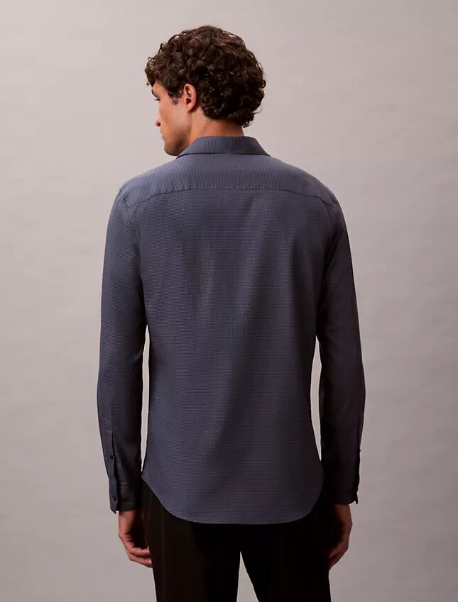 Geometrisk jacquard-skjorta med smal passform och knappar Geometrisk jacquard-skjorta med smal passform och knappar