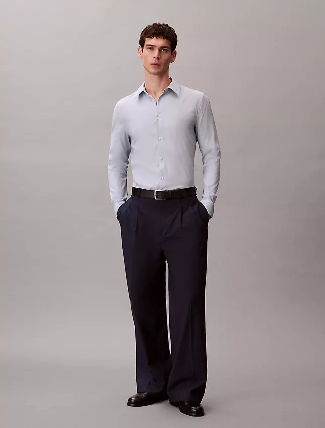 Geometrisk jacquard-skjorta med smal passform och knappar Geometrisk jacquard-skjorta med smal passform och knappar
